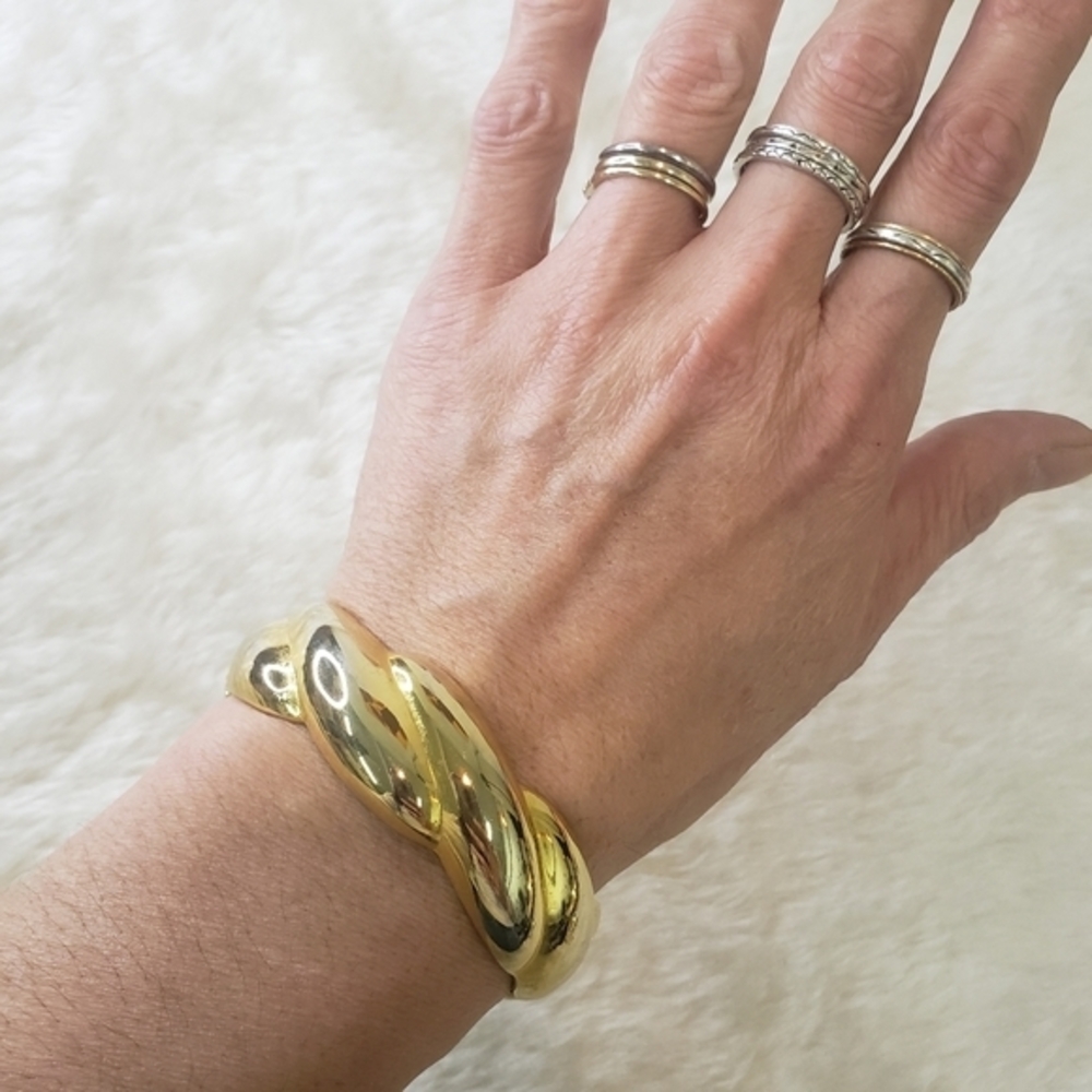 VINTAGE Gold Tone Wide Rope Design Hinged Clamp Cuff Bangle Bracelet